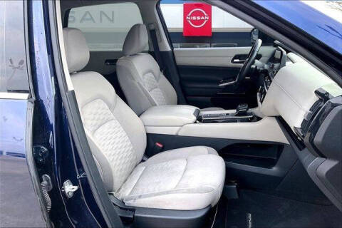 2022 Nissan Pathfinder SV