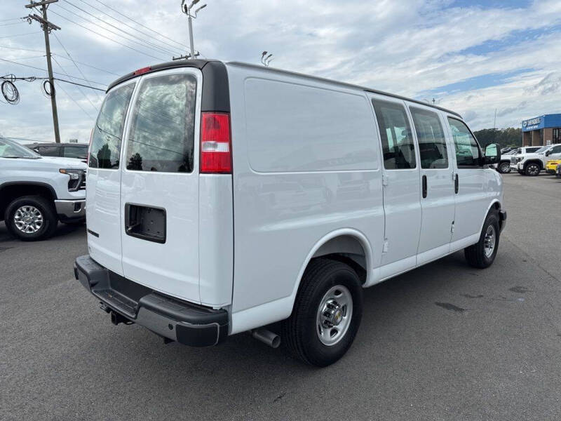 2025 Chevrolet Express 2500