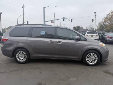 2015 Toyota Sienna XLE Premium 8-Passenger