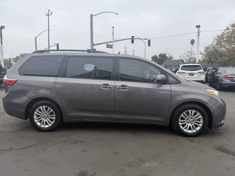 2015 Toyota Sienna XLE Premium 8-Passenger