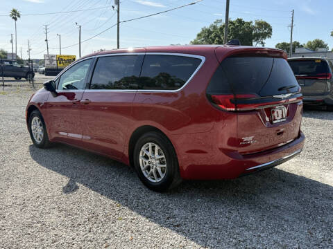 2025 Chrysler Pacifica Select