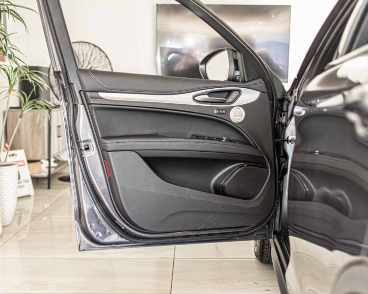 2025 Alfa Romeo Stelvio