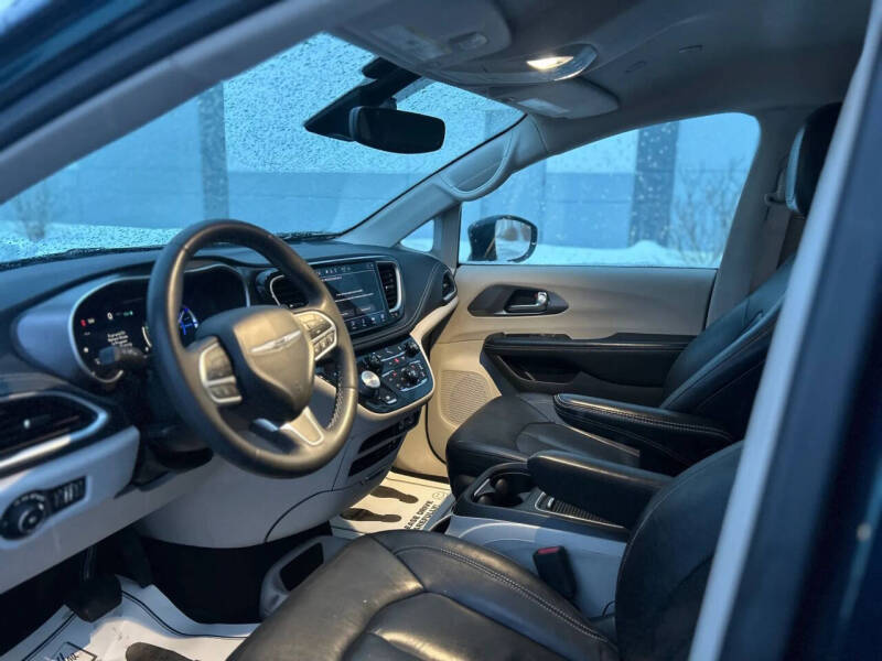 2022 Chrysler Pacifica Hybrid Touring L