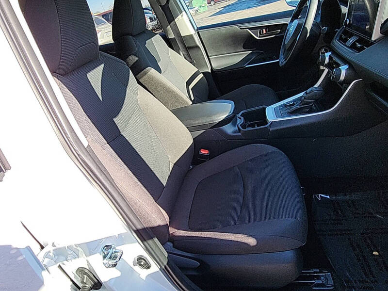 2025 Toyota RAV4 Hybrid LE