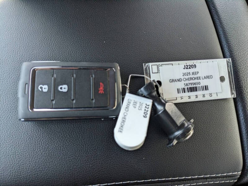 2025 Jeep Grand Cherokee Laredo