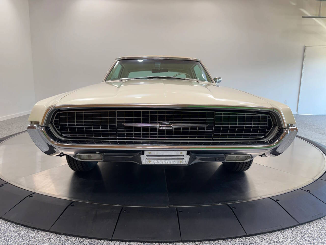 1967 Ford Thunderbird 4