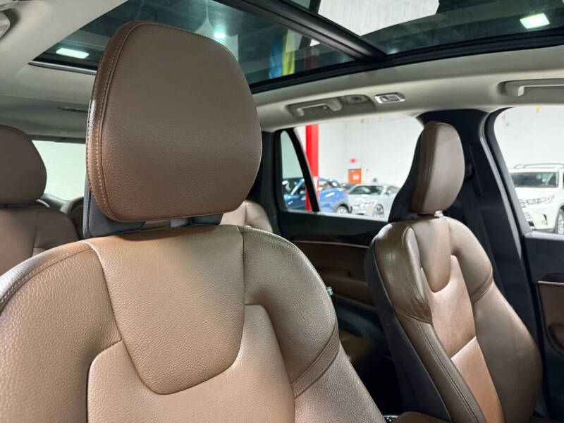 2019 Volvo XC90 T6 Momentum