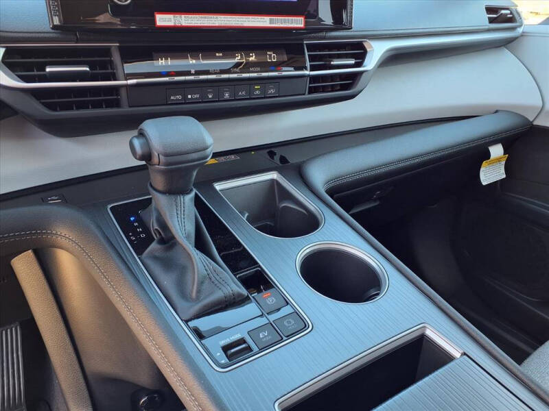 2025 Toyota Sienna LE 8-Passenger