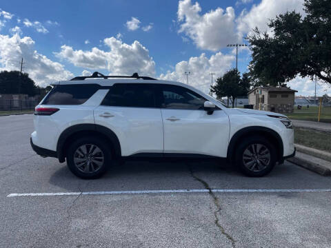 2022 Nissan Pathfinder SV