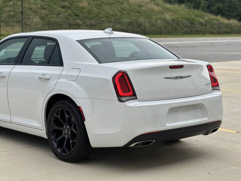 2019 Chrysler 300 Touring