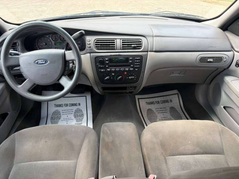 2006 Ford Taurus SE