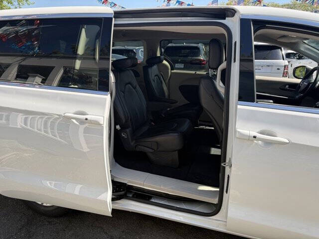 2023 Chrysler Pacifica Touring L