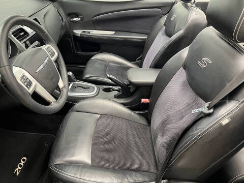 2014 Chrysler 200 S