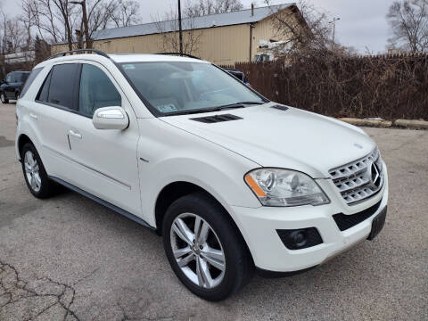 2009 Mercedes-Benz M-Class for sale at GLOBAL AUTOMOTIVE in Grayslake IL