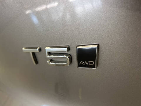 2022 Volvo XC40 T5 R-Design