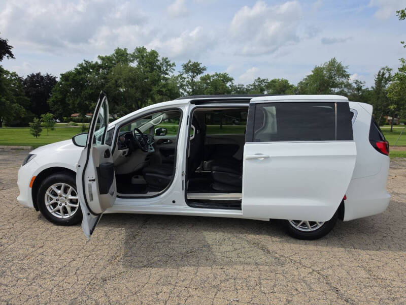2020 Chrysler Voyager LX
