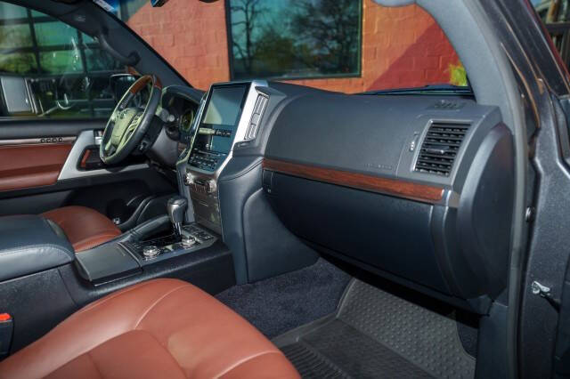 2018 Toyota Land Cruiser