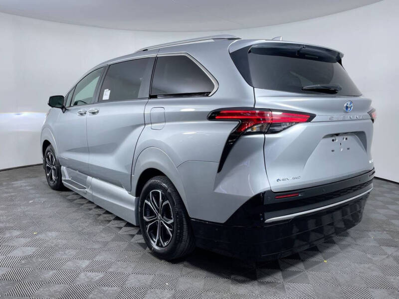 2025 Toyota Sienna Platinum 7-Passenger