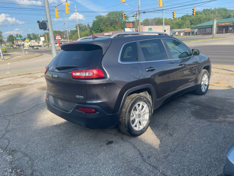 2017 Jeep Cherokee for sale at RIDGEWAY INC in Ashtabula OH