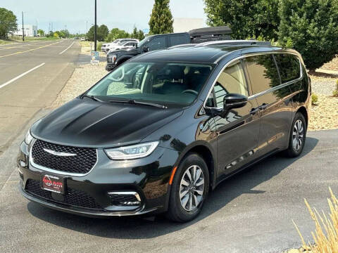 2024 Chrysler Pacifica Plug-In Hybrid Select