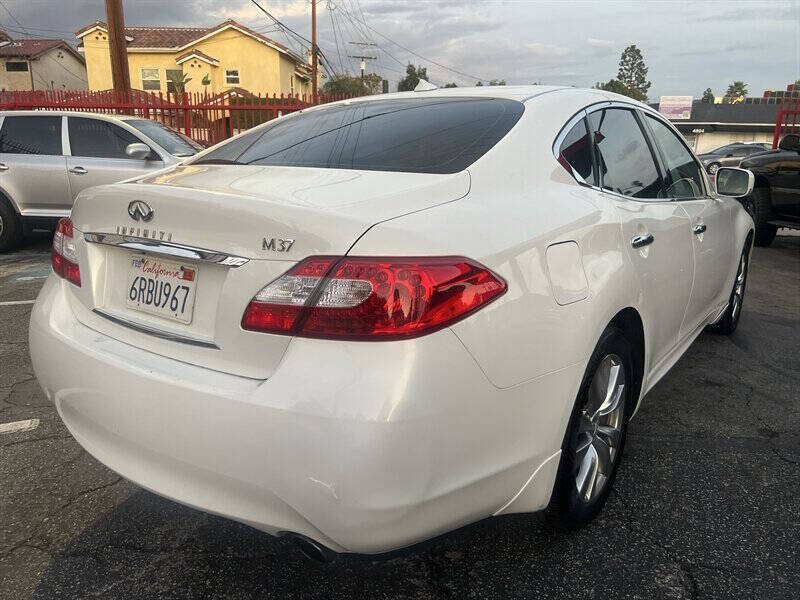2011 Infiniti M37