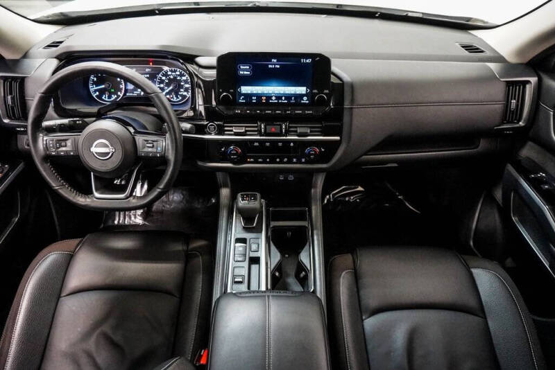 2024 Nissan Pathfinder SL