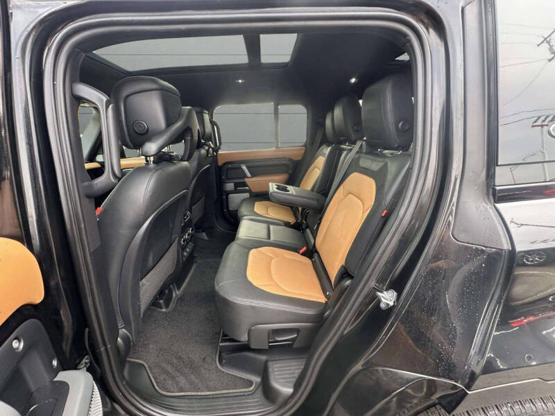 2023 Land Rover Defender 130 X-Dynamic SE