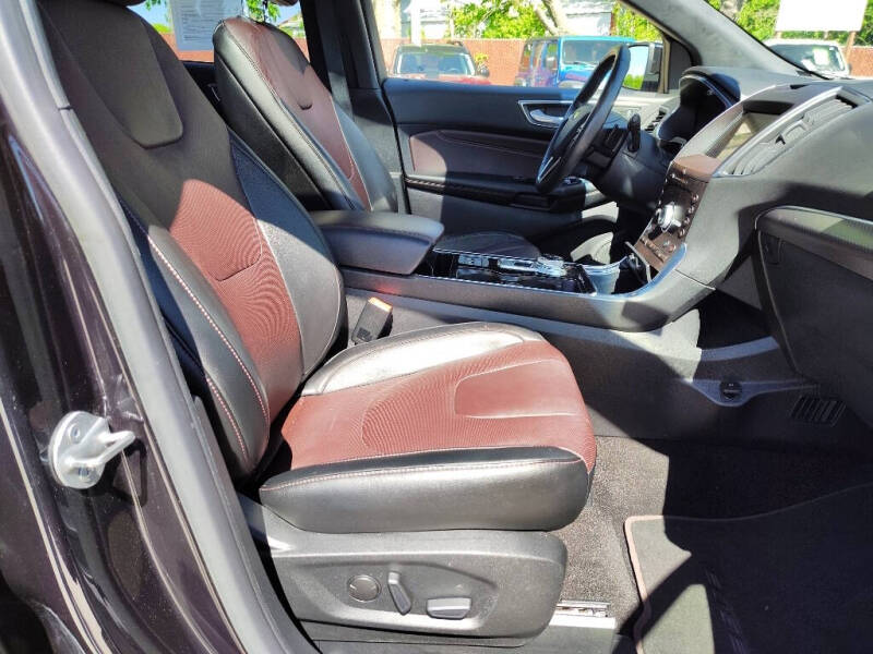 2020 Ford Edge Titanium