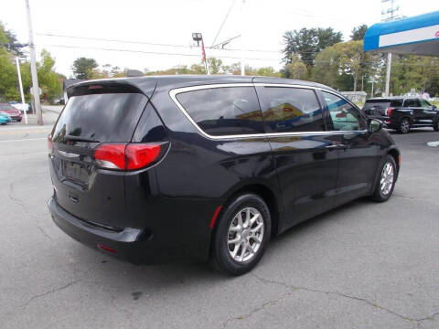 2023 Chrysler Voyager LX
