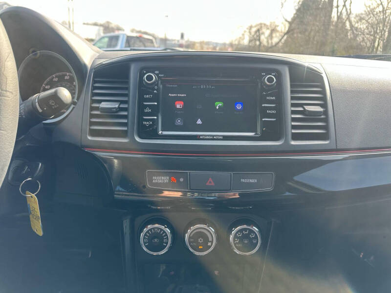 2017 Mitsubishi Lancer LE