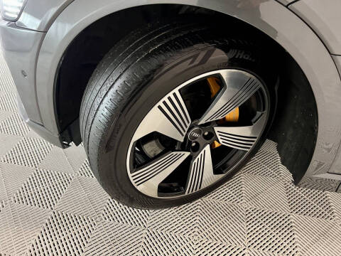 2019 Audi e-tron quattro Prestige