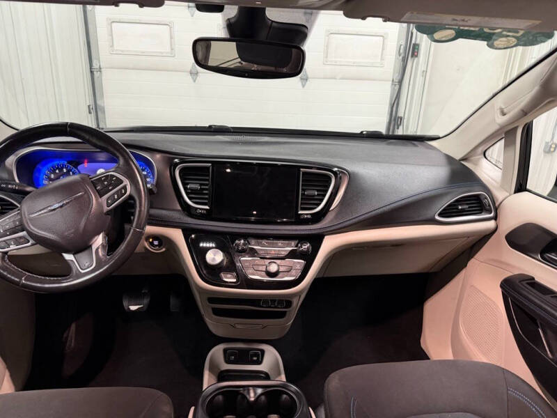 2021 Chrysler Pacifica Touring - Photo 21