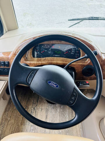 2017 Thor Motor Coach Hurricane 31S