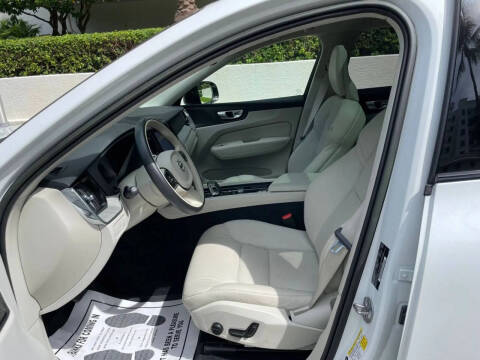 2023 Volvo XC60 B5 Plus Dark Theme