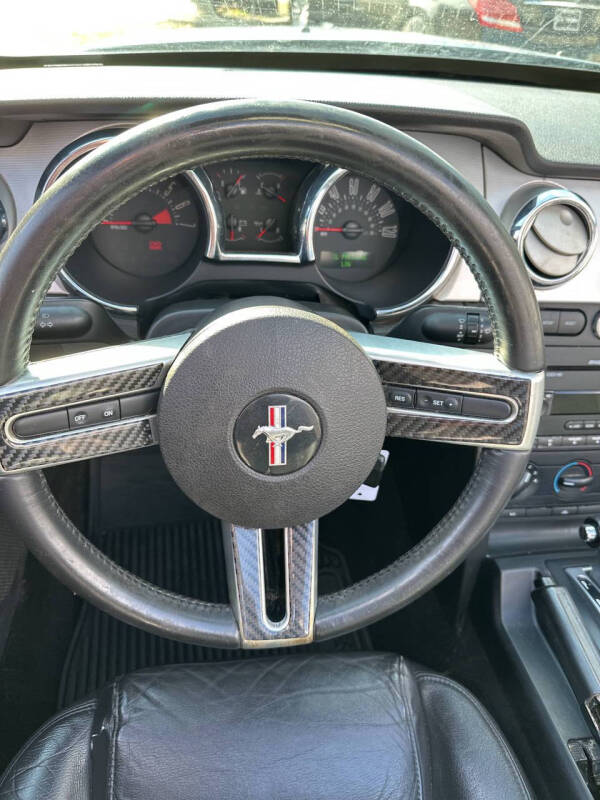 2005 Ford Mustang V6 Deluxe