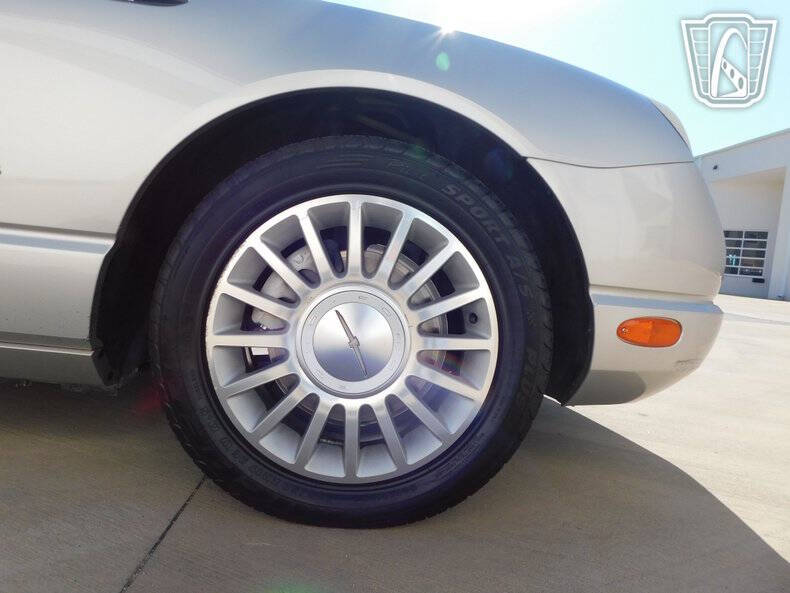 2004 Ford Thunderbird Deluxe