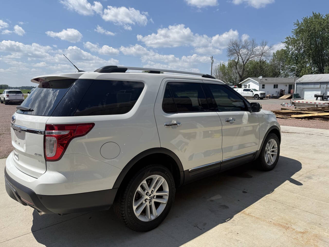 White 2011 Ford Explorer XLT AWD XLT 4dr SUV 2