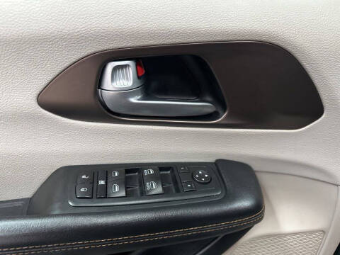 2017 Chrysler Pacifica Touring-L
