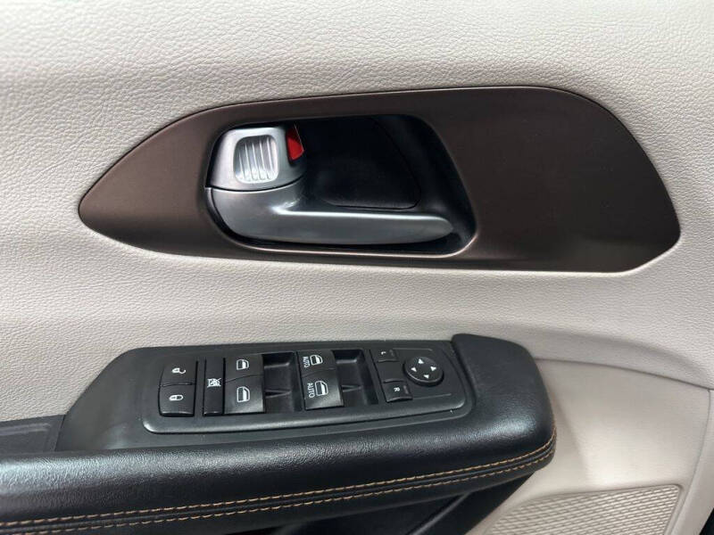 2017 Chrysler Pacifica Touring-L