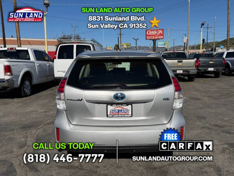 2017 Toyota Prius v Three