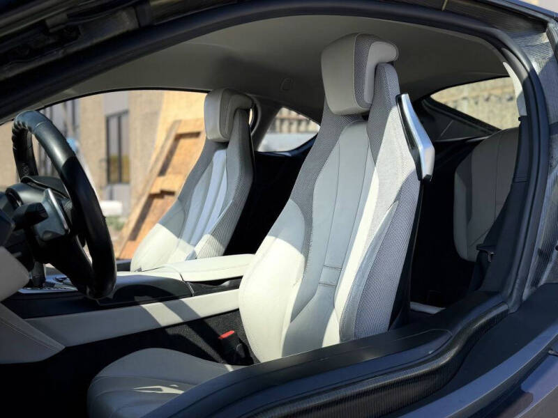 2016 BMW i8
