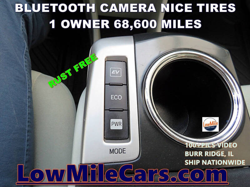 2014 Toyota Prius v Two