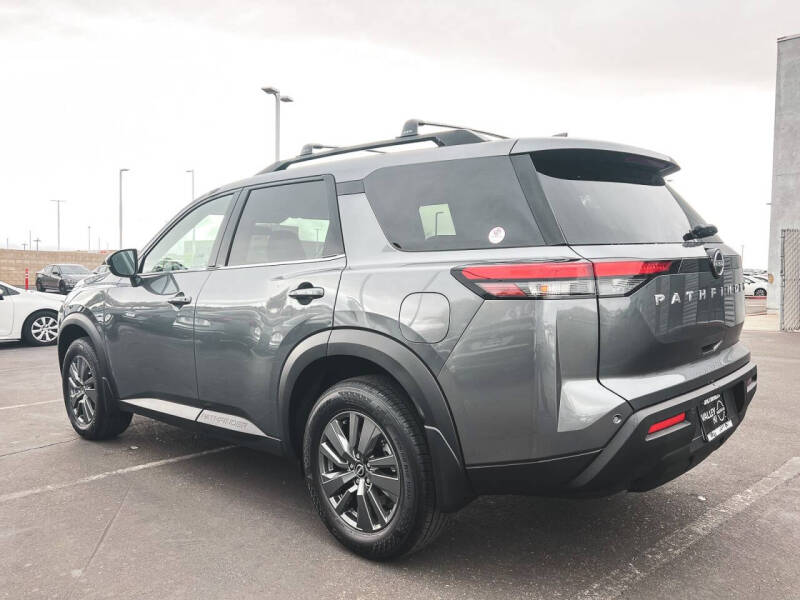 2025 Nissan Pathfinder SV