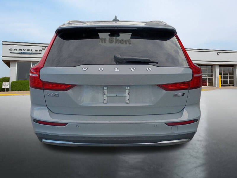 2025 Volvo V60 Cross Country B5 Plus