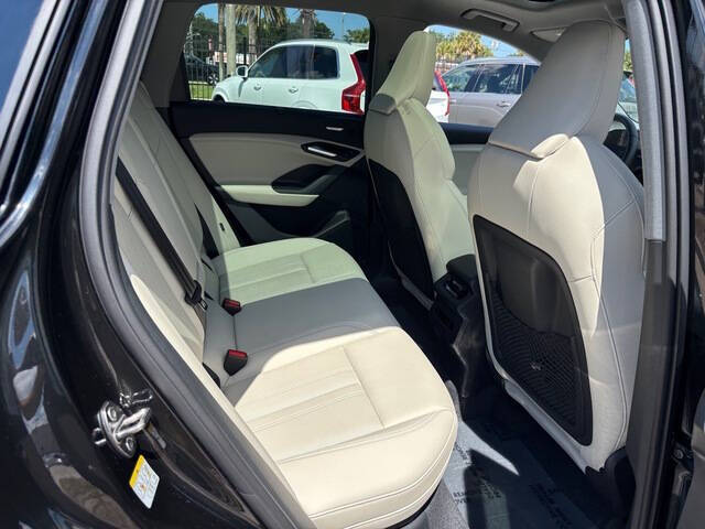 2025 Audi Q6 e-tron 26