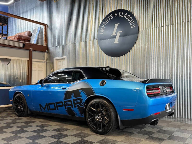 2016 Dodge Challenger 392 HEMI Scat Pack Shaker