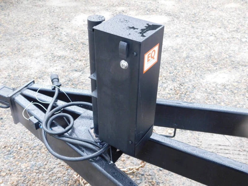 2025 United Trailers USH 28' Stacker Race Trailer L