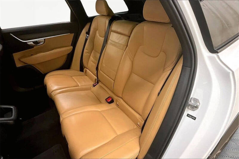 2020 Volvo V90 Cross Country T6