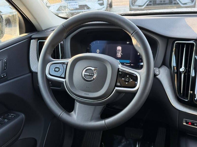 2025 Volvo XC60 B5 Plus Dark Theme
