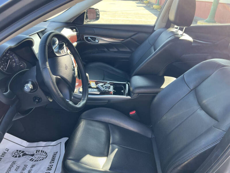 2015 Infiniti Q70 3.7